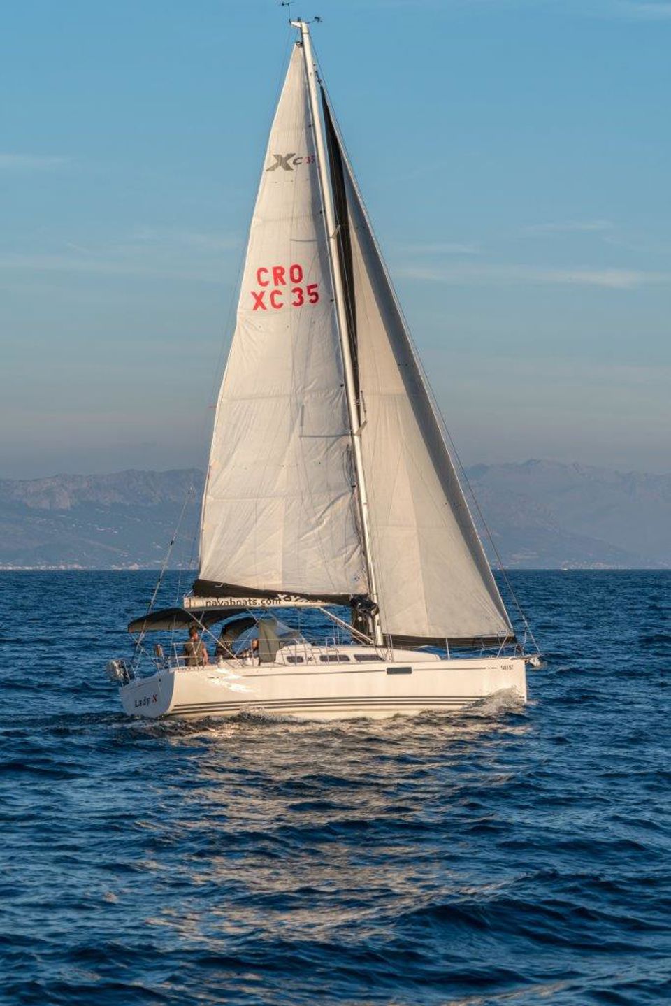 X-YACHTS XC 35  - LADY X 