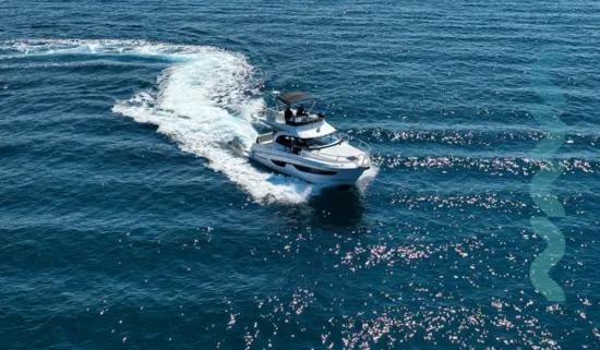 antares-11-fly-na-valovima