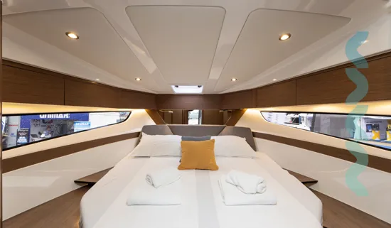 antares-11-fly-desire-master-kabina