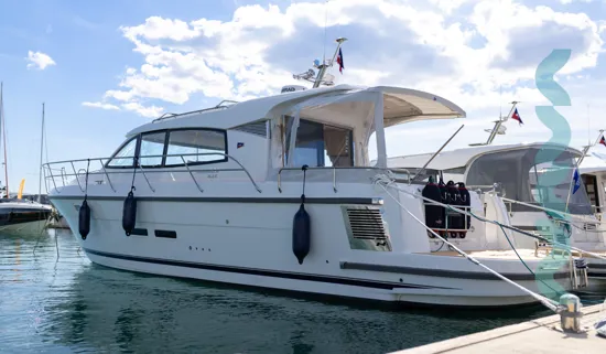 nimbus-405-coupe-in-marina