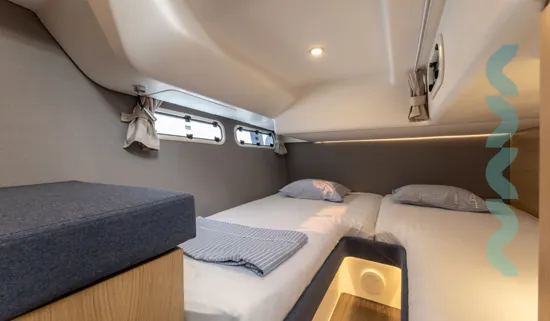 nimbus-405-coupe-guest-cabin