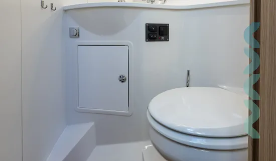 nimbus-405-coupe-bathroom