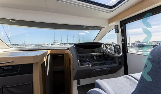 nimbus-405-coupe-helm