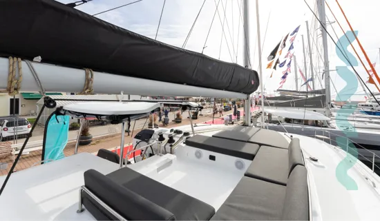 lagoon-43-sjedište-na-krovu