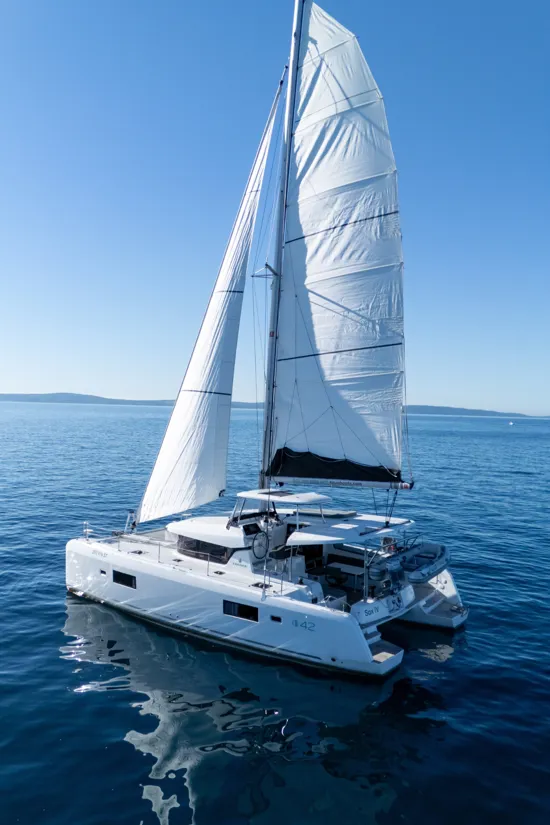 Lagoon 42 Millenium view of port side, under sails