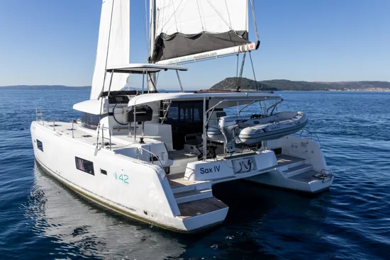 Lagoon 42 Millenium view of the stern and port side