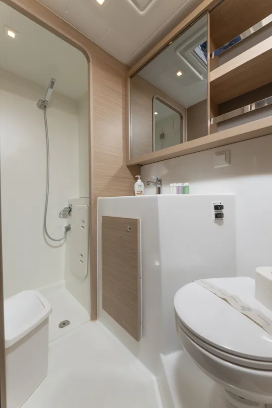 Lagoon 42 Millenium head with a separate shower