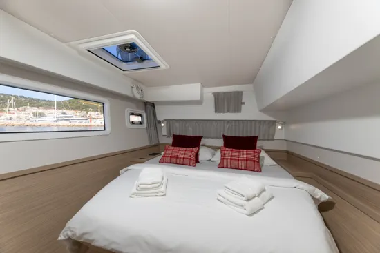Lagoon 42 Millenium back double cabin