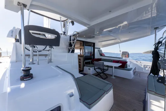 Lagoon 42 Millenium cockpit