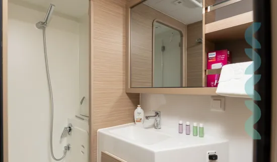 Lagoon 42 – Lady-Aurora-bathroom-1