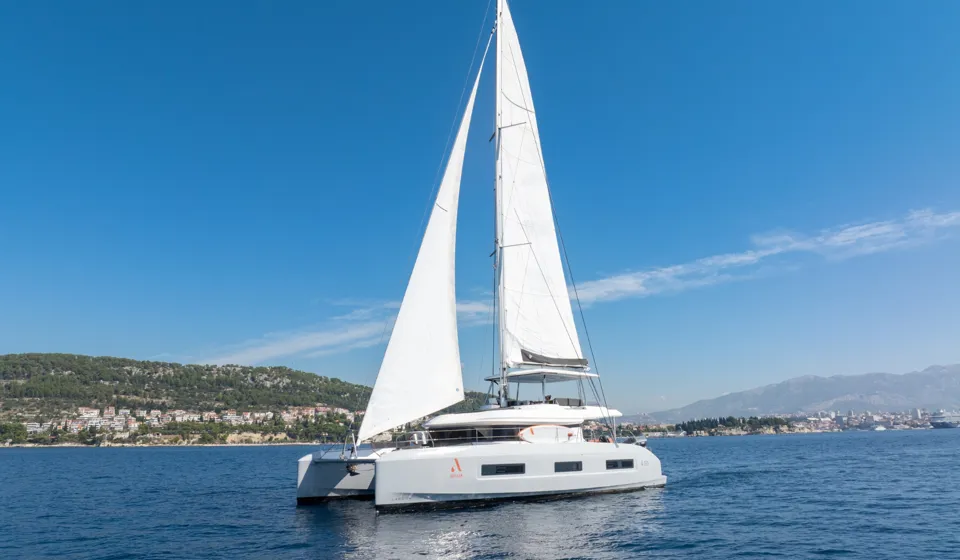 Lagoon 55  - ARTISAN