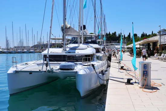 lagoon-38-furia-docked-at-marina
