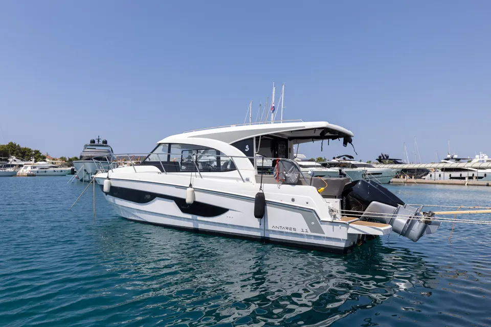 Beneteau Antares 11 OB - FALCON
