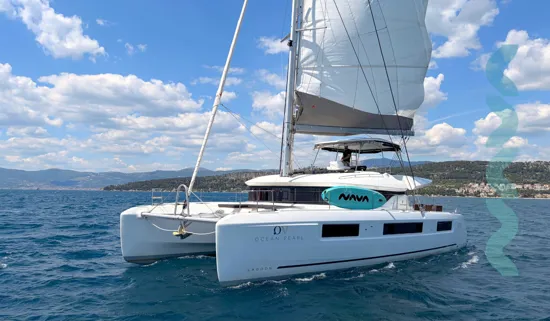 lagoon-51-ocean-pearl-front-view