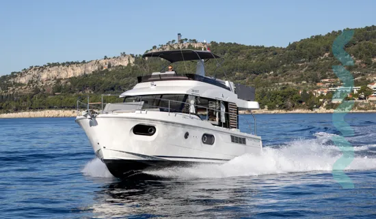 Swift Trawler 41 Fly in navigation