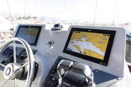 Swift Trawler 41 Fly helm on the flybridge