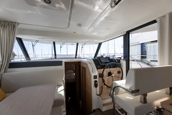 Swift Trawler 41 Fly wheelhouse