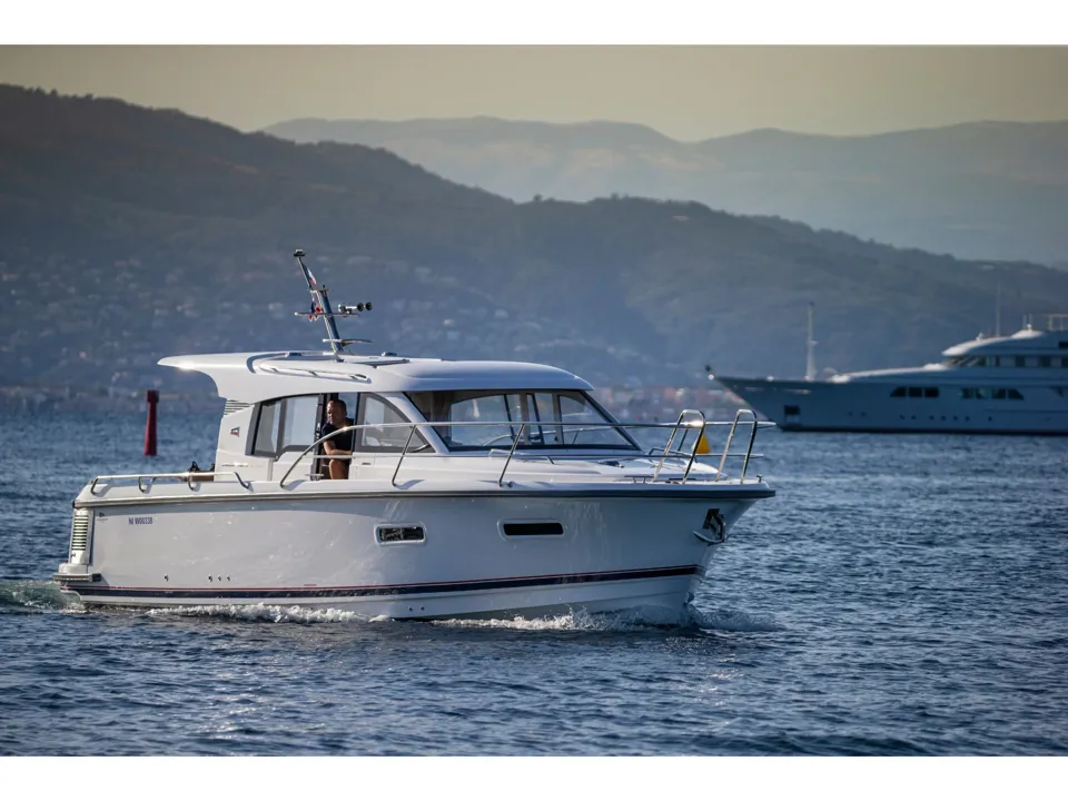 NIMBUS Nimbus 305 Coupe - NAVA - NEW!