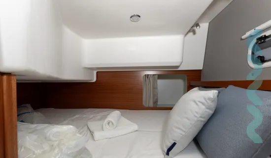 Nimbus 305 Coupé cabin-2