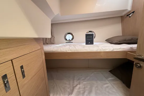 Swift Trawler 37 Fly single guest cabin