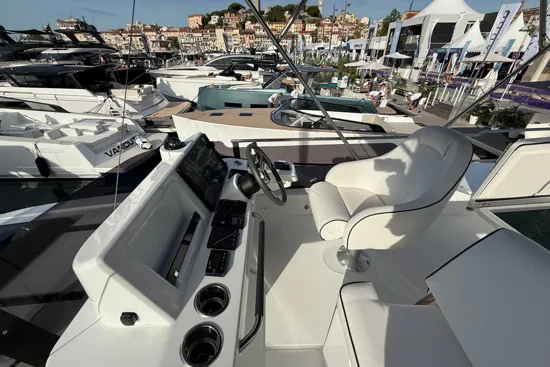 Swift Trawler 37 Fly helm on the flybridge