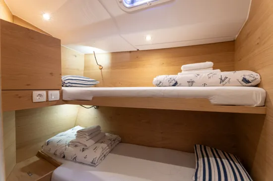 Elan 45 Impression cabin with bunk beds